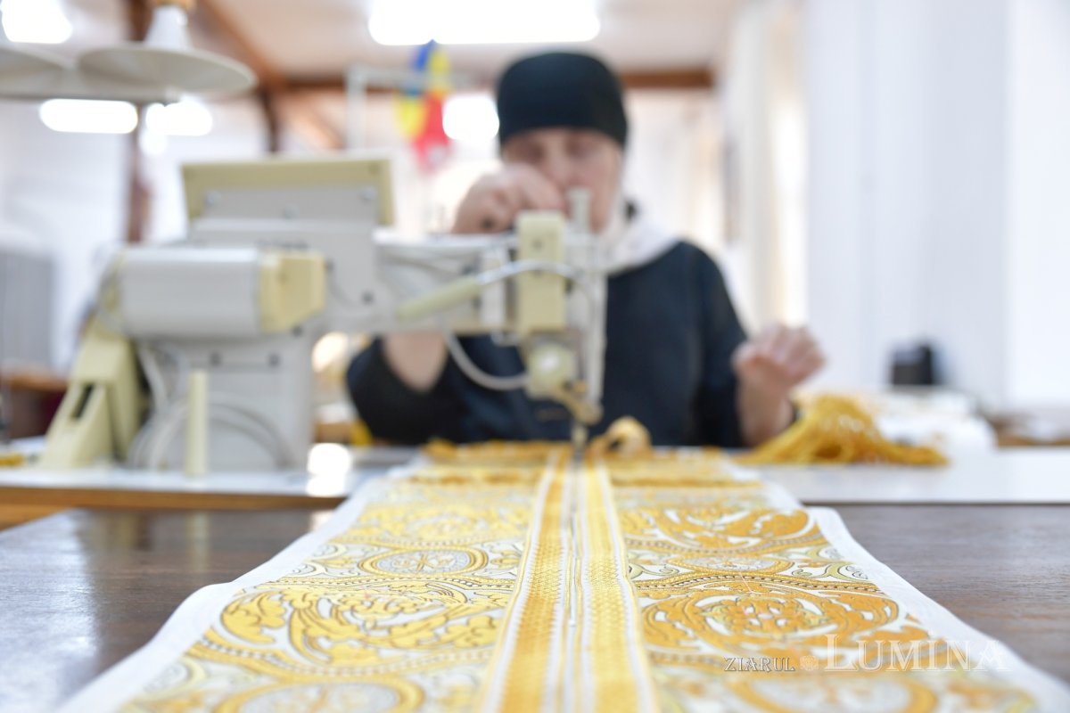 Rugăciunea și lucrul se împletesc armonios în atelierele Mănăstirii Pasărea 275823