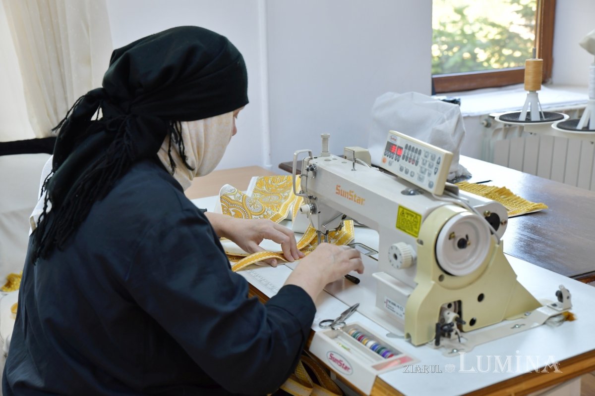 Rugăciunea și lucrul se împletesc armonios în atelierele Mănăstirii Pasărea 275839