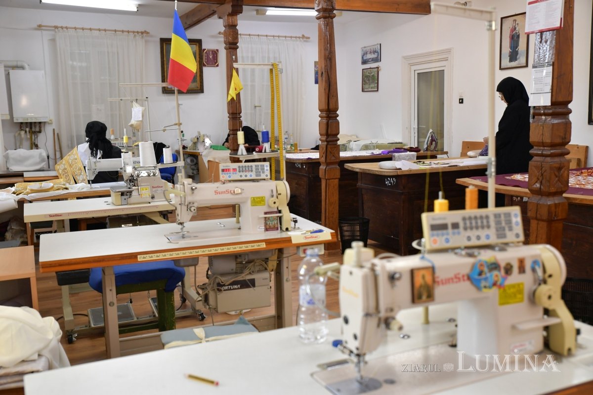Rugăciunea și lucrul se împletesc armonios în atelierele Mănăstirii Pasărea 275852
