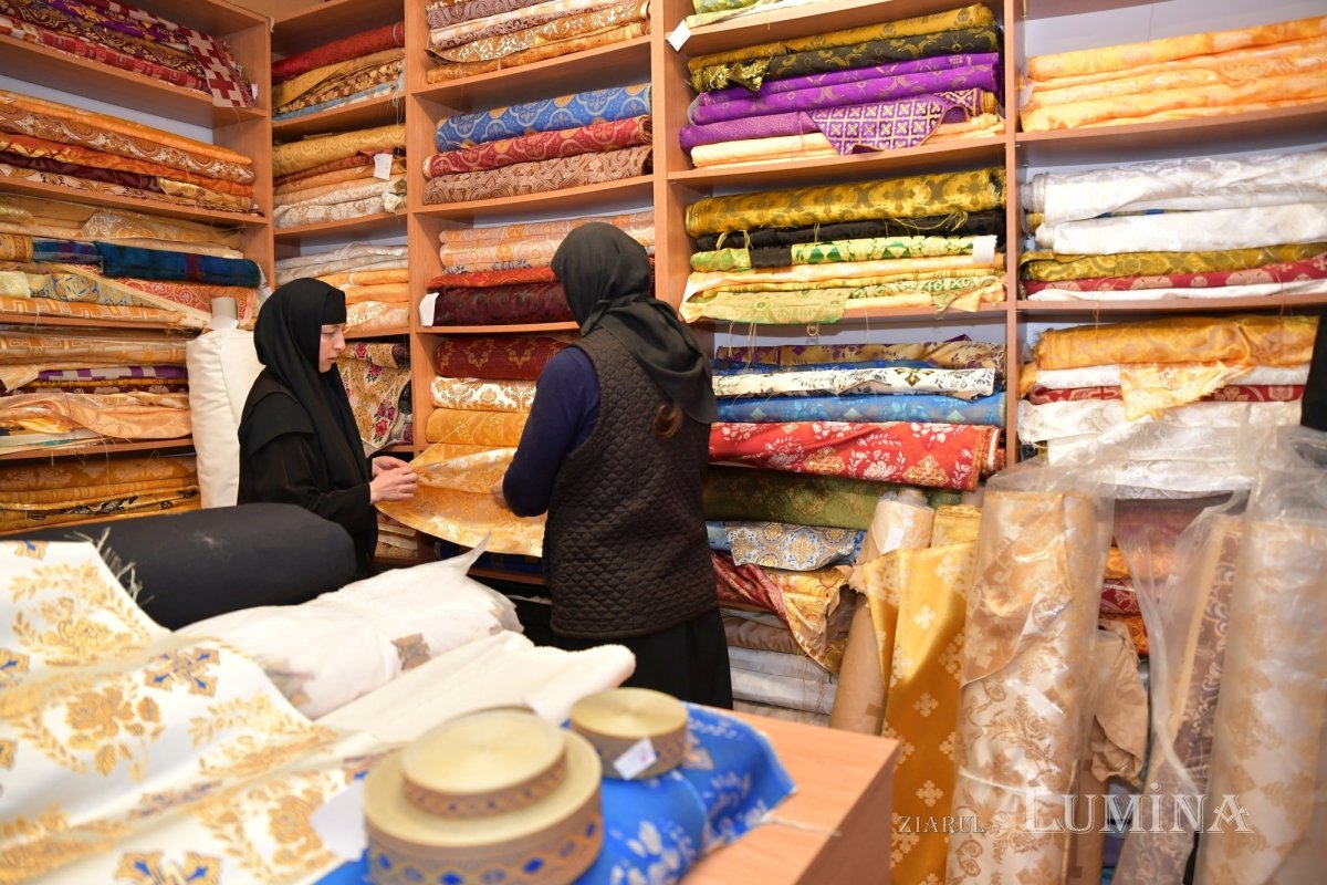 Rugăciunea și lucrul se împletesc armonios în atelierele Mănăstirii Pasărea 275860