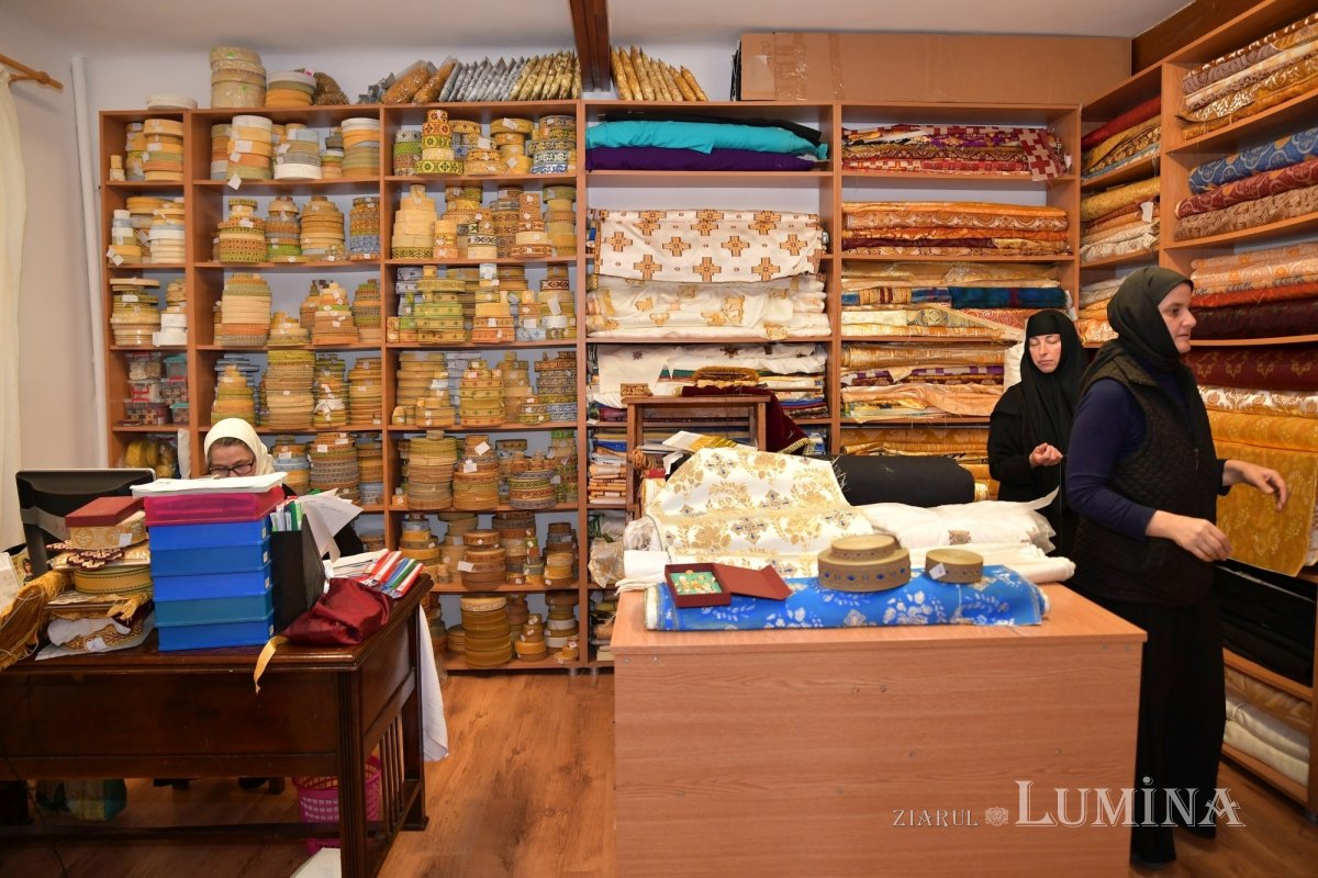 Rugăciunea și lucrul se împletesc armonios în atelierele Mănăstirii Pasărea 275865