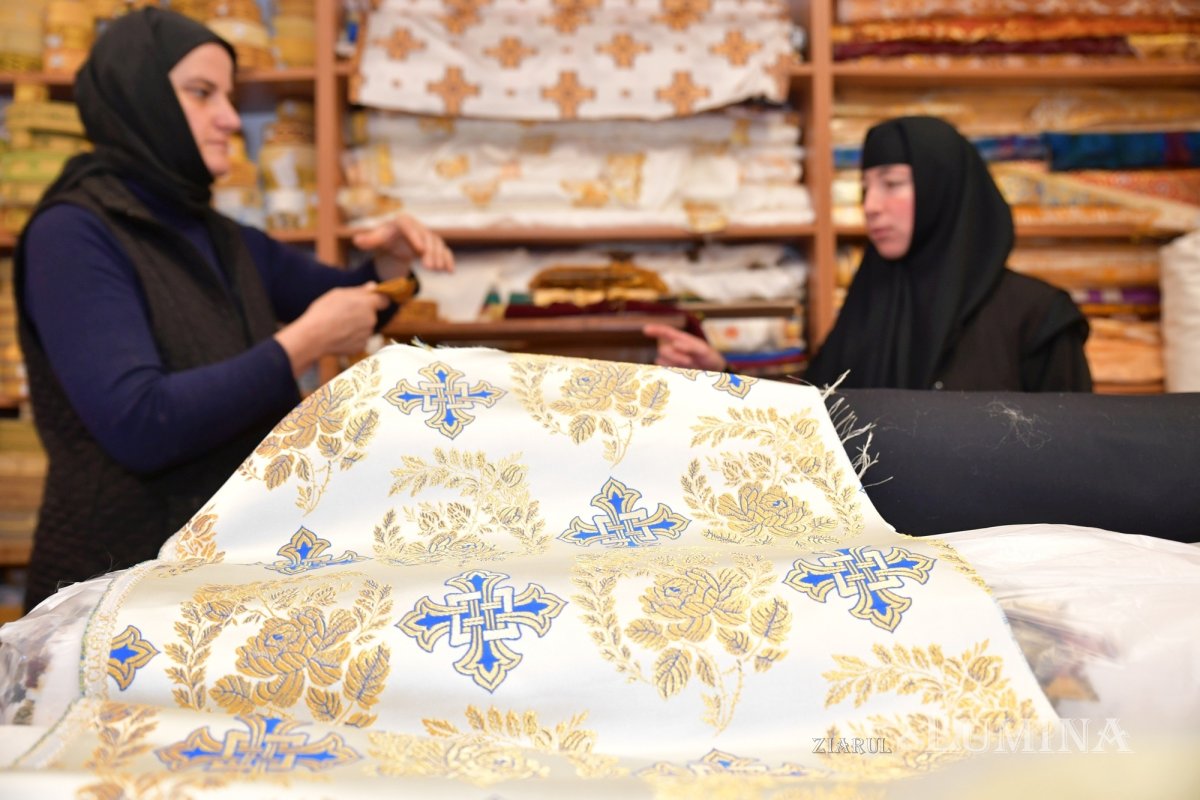 Rugăciunea și lucrul se împletesc armonios în atelierele Mănăstirii Pasărea 275871