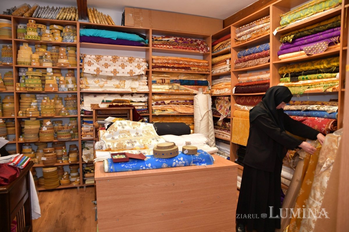 Rugăciunea și lucrul se împletesc armonios în atelierele Mănăstirii Pasărea 275872