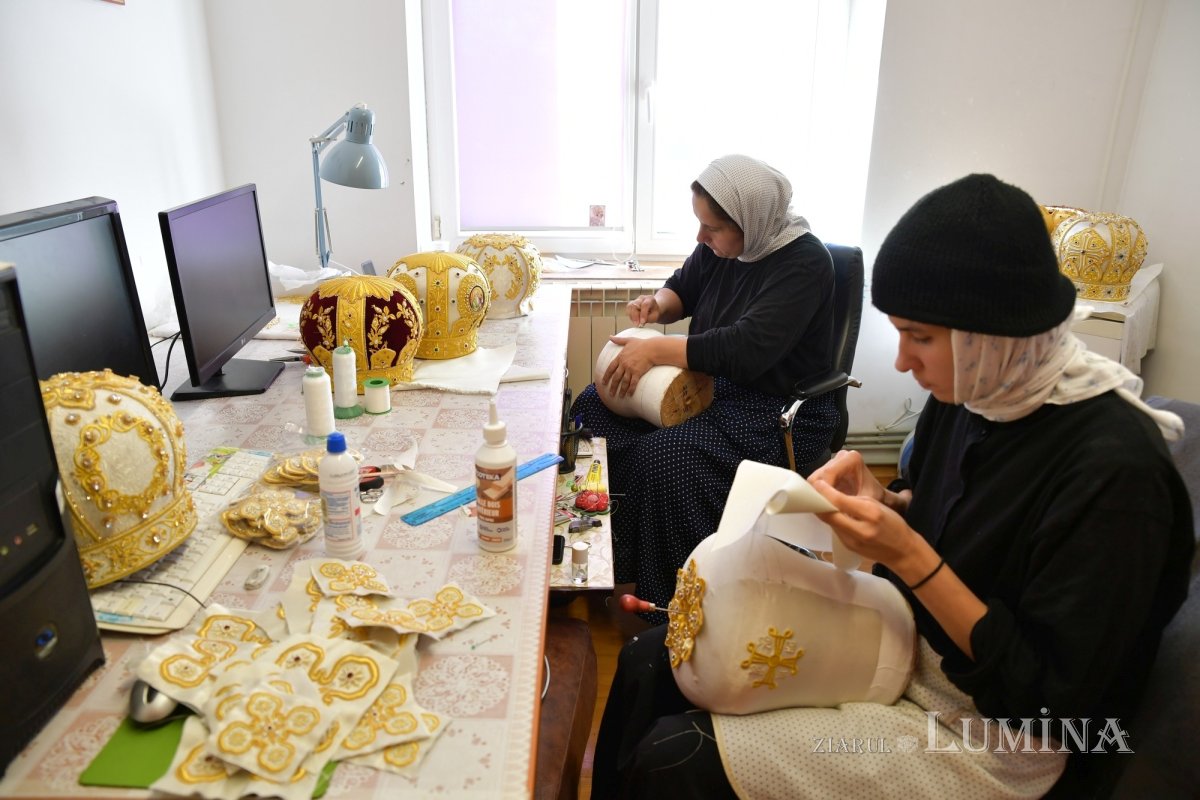 Rugăciunea și lucrul se împletesc armonios în atelierele Mănăstirii Pasărea 275882