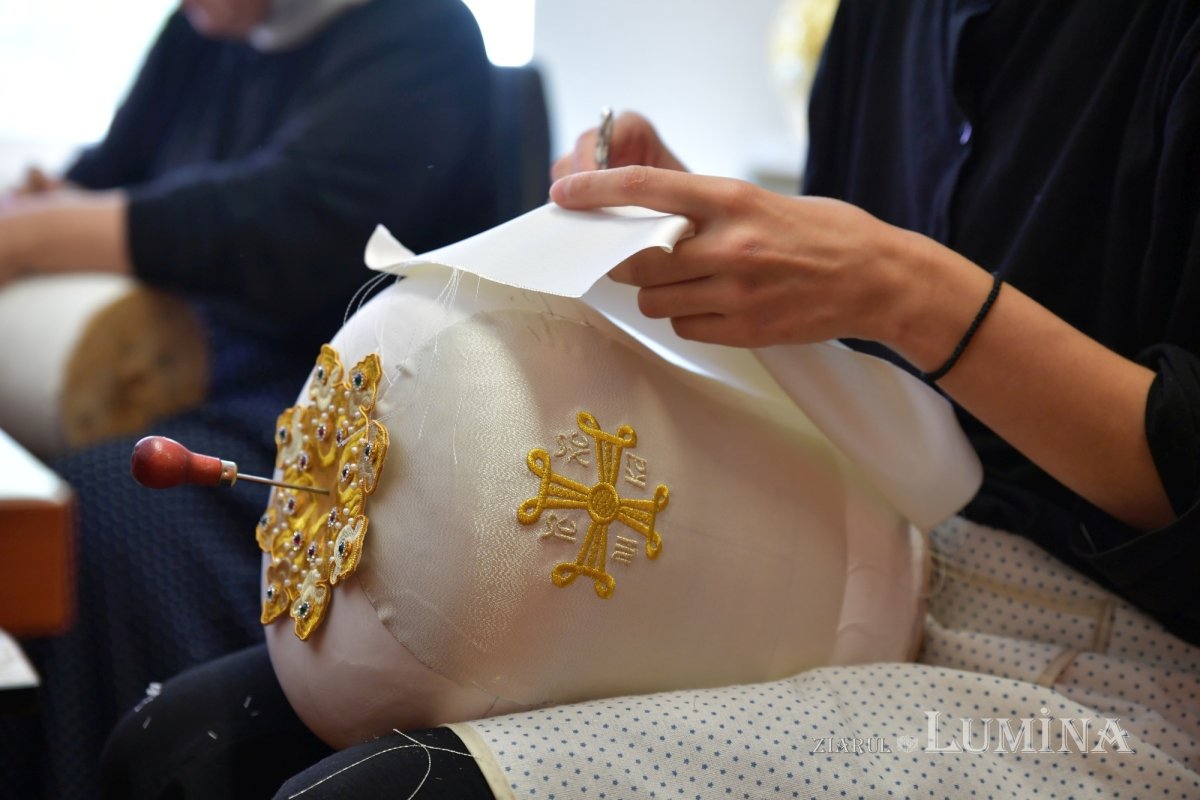 Rugăciunea și lucrul se împletesc armonios în atelierele Mănăstirii Pasărea 275884