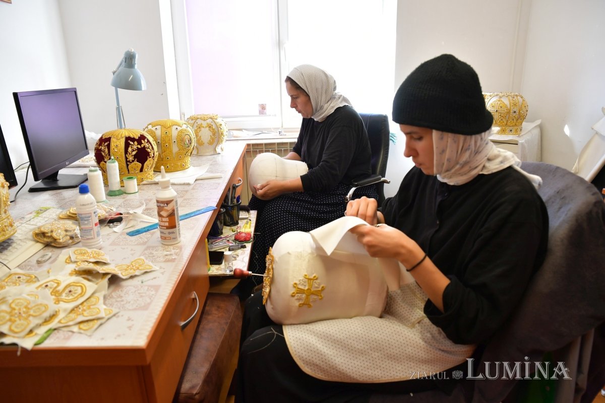 Rugăciunea și lucrul se împletesc armonios în atelierele Mănăstirii Pasărea 275889