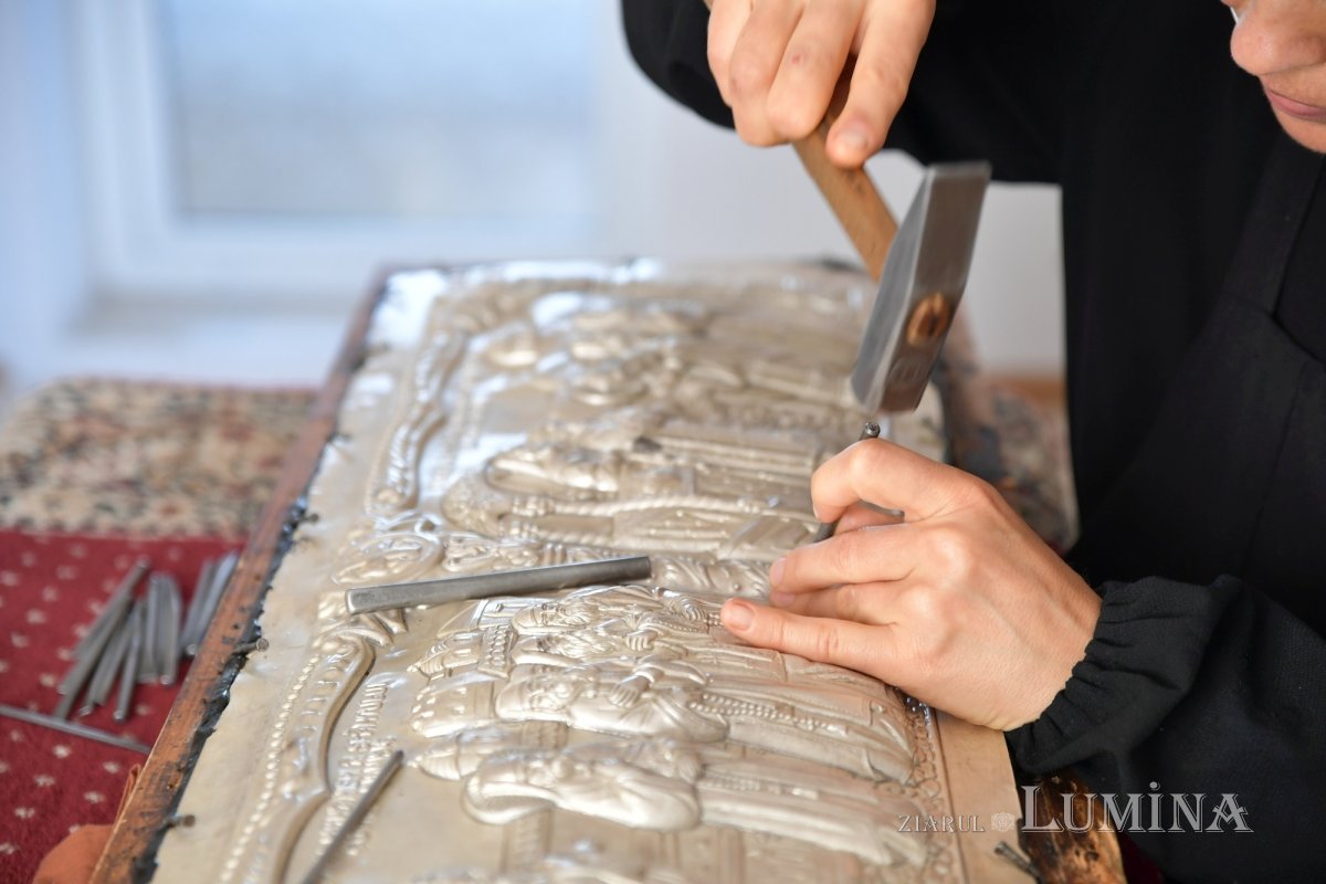 Rugăciunea și lucrul se împletesc armonios în atelierele Mănăstirii Pasărea 275905