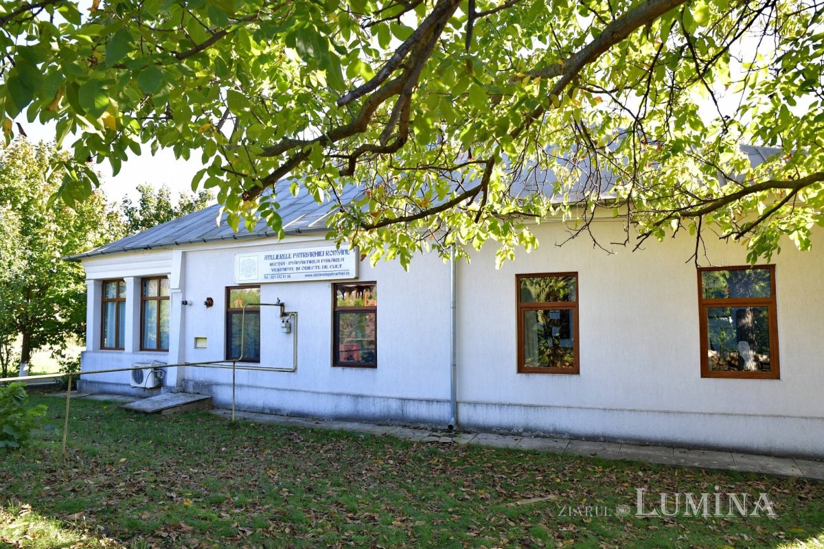 Rugăciunea și lucrul se împletesc armonios în atelierele Mănăstirii Pasărea 275926