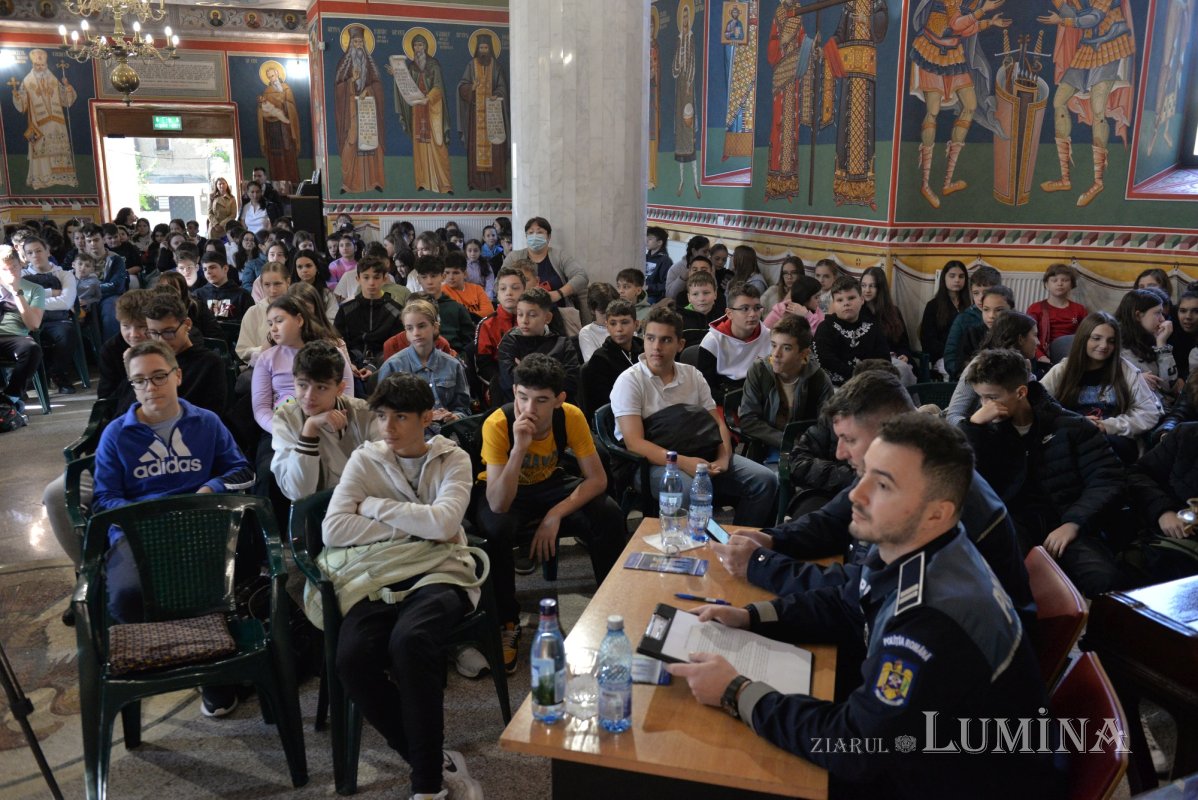 Dezbatere de succes despre prevenția consumului de droguri la o parohie bucureșteană 276474