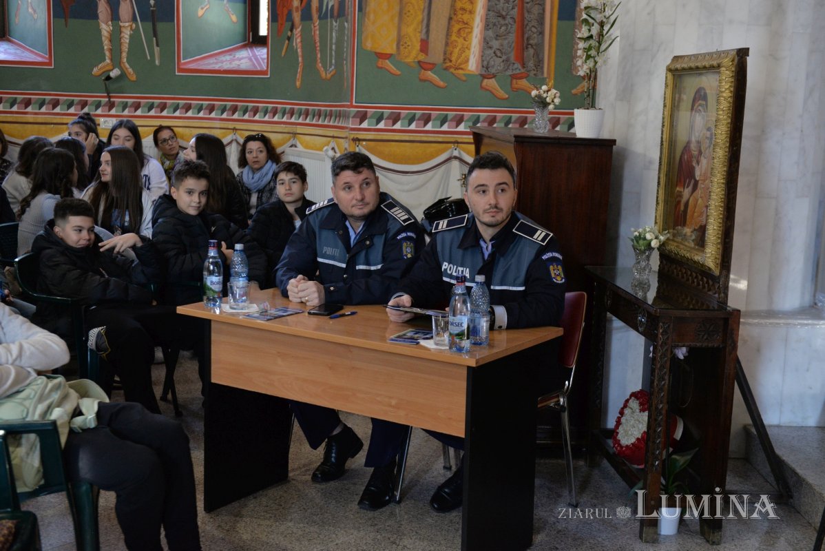 Dezbatere de succes despre prevenția consumului de droguri la o parohie bucureșteană 276477