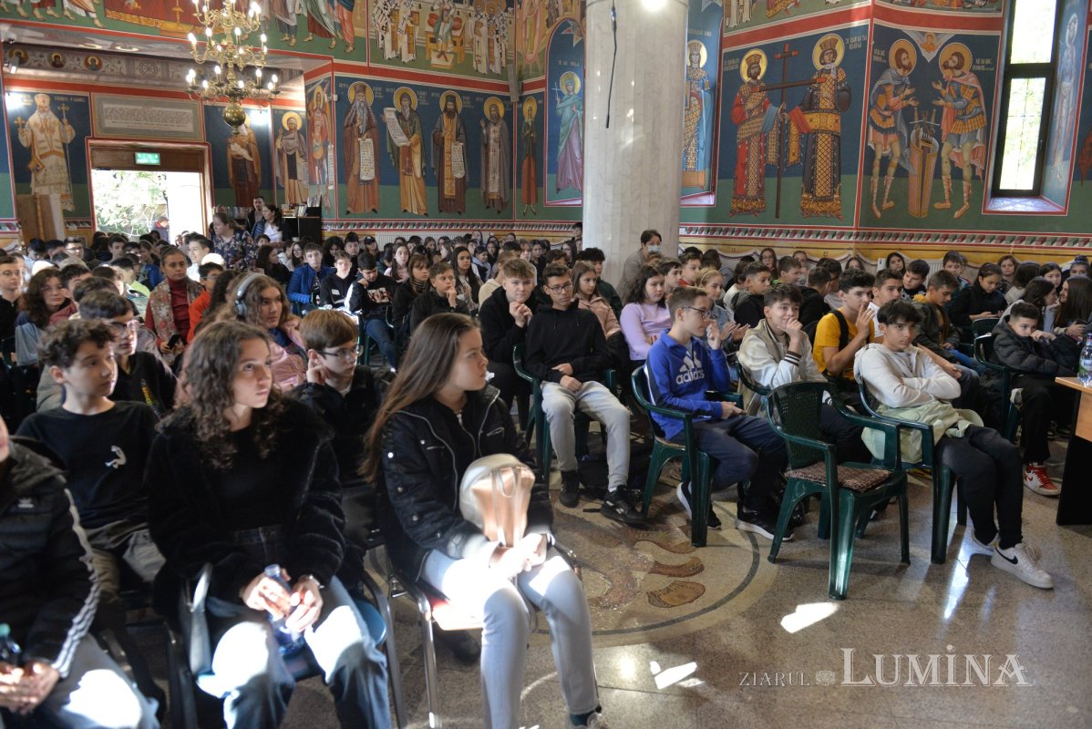 Dezbatere de succes despre prevenția consumului de droguri la o parohie bucureșteană 276478