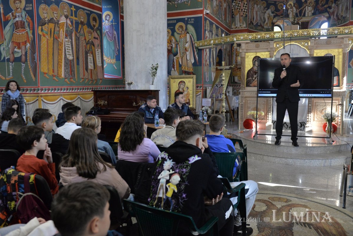 Dezbatere de succes despre prevenția consumului de droguri la o parohie bucureșteană 276483