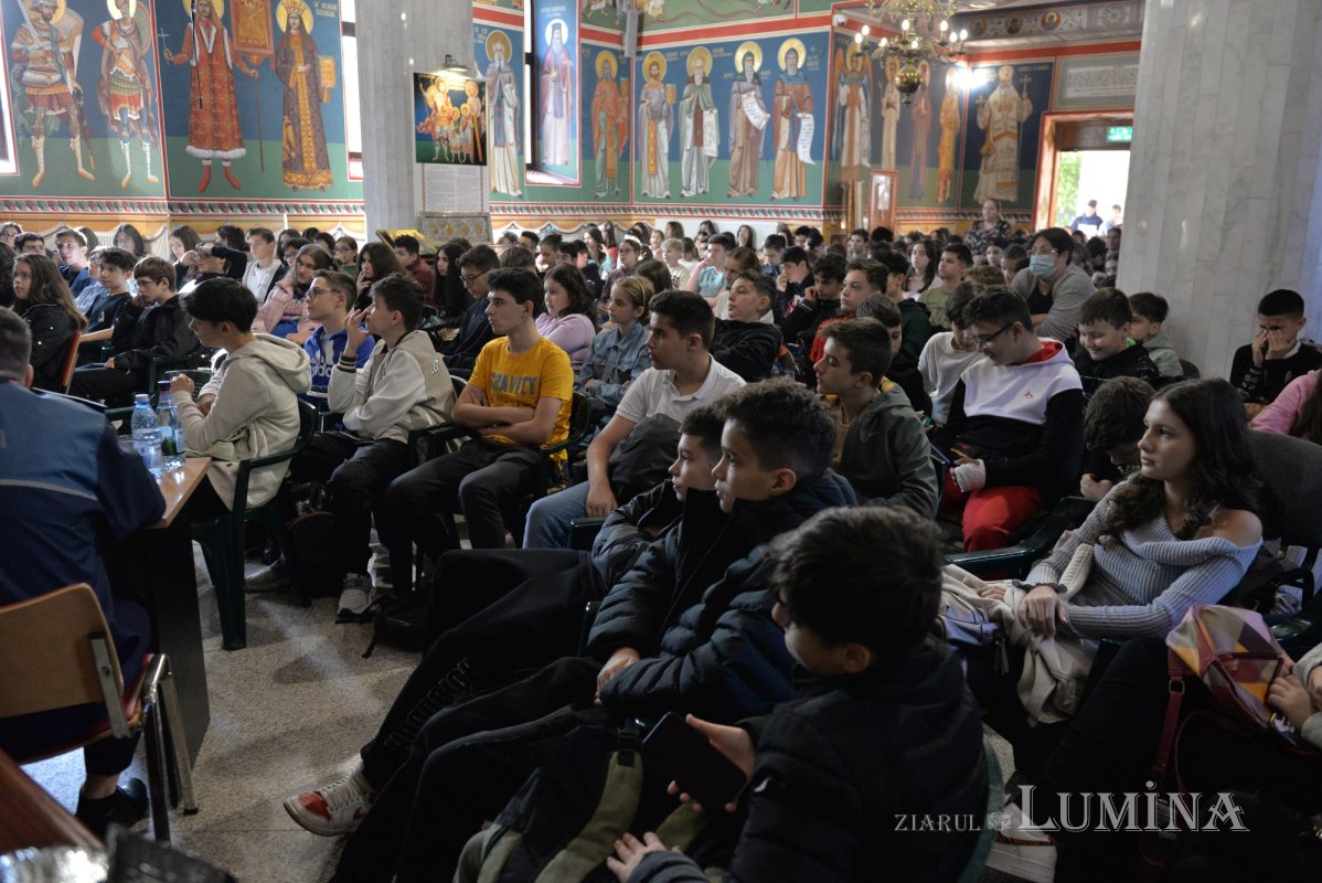 Dezbatere de succes despre prevenția consumului de droguri la o parohie bucureșteană 276488