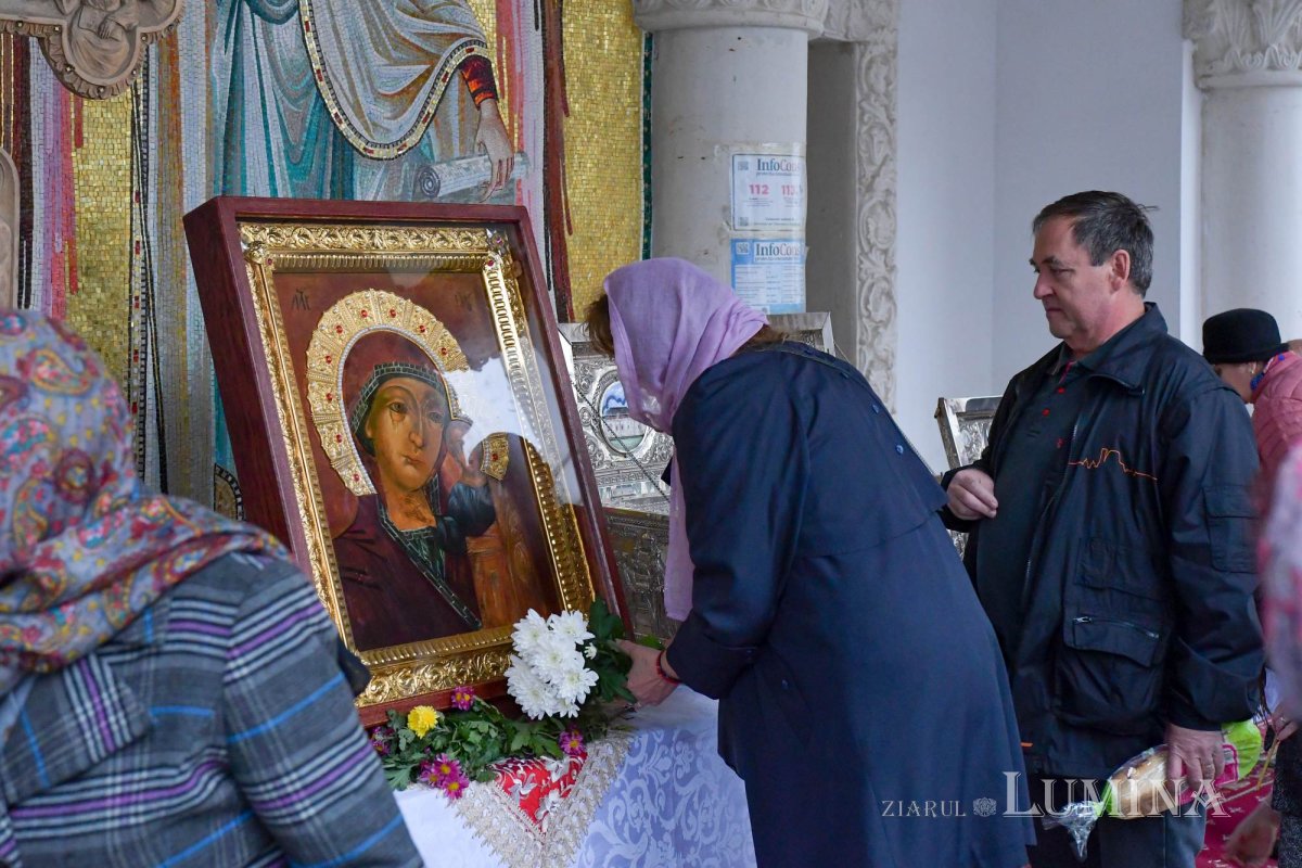 Înnoire și binecuvântare la hramul Parohiei „Șerban Vodă” din București 277120