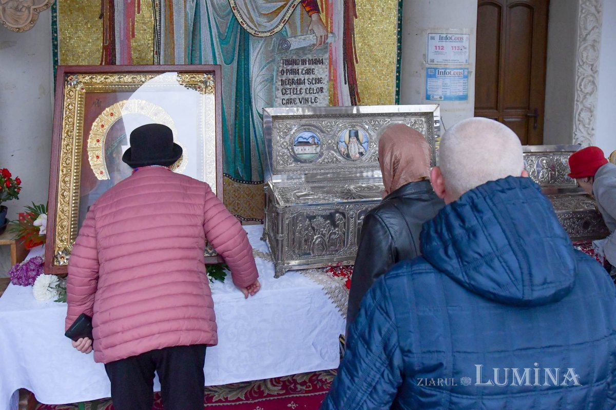 Înnoire și binecuvântare la hramul Parohiei „Șerban Vodă” din București 277121