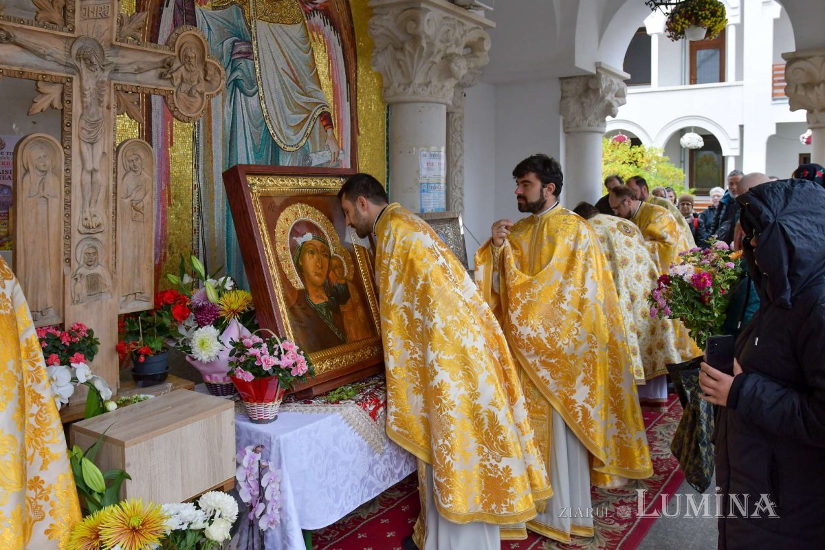 Înnoire și binecuvântare la hramul Parohiei „Șerban Vodă” din București 277142