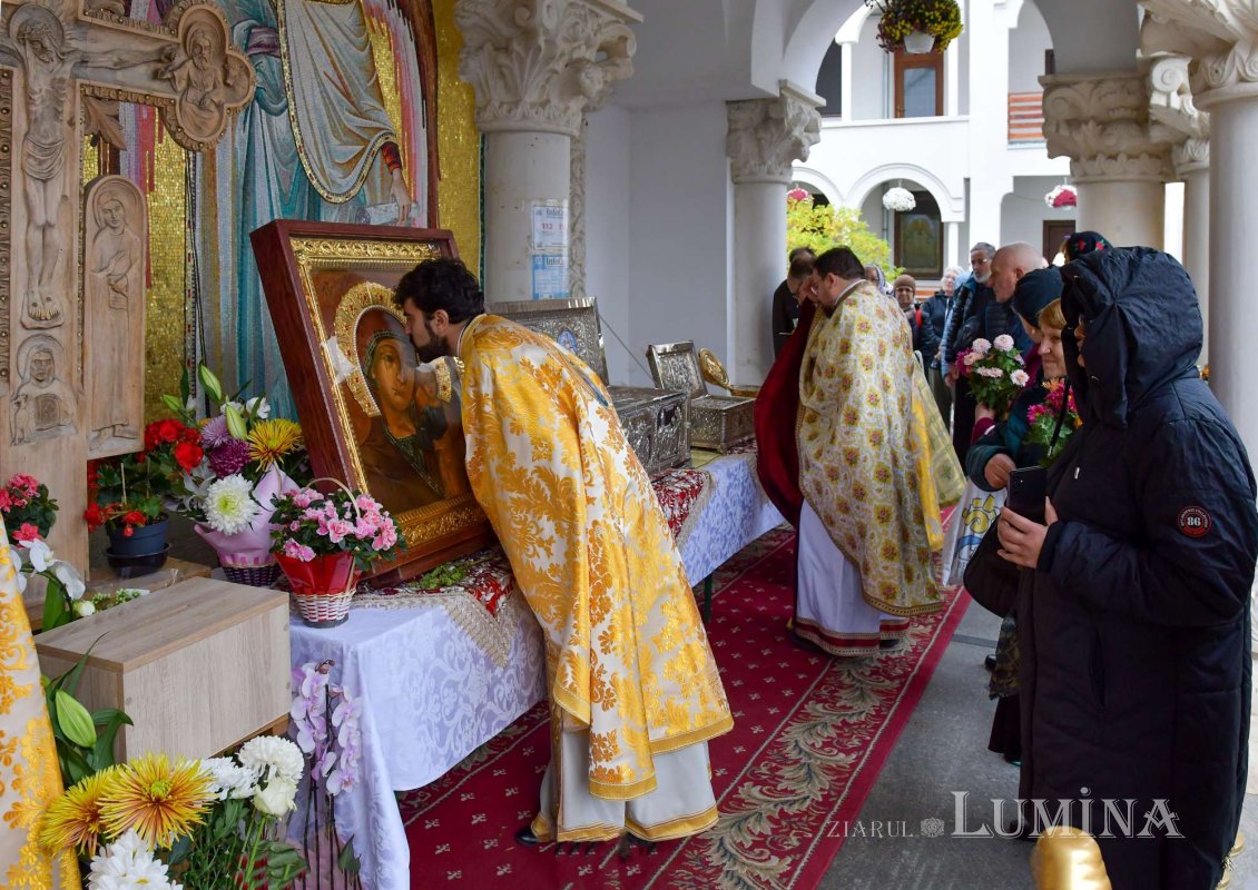 Înnoire și binecuvântare la hramul Parohiei „Șerban Vodă” din București 277143