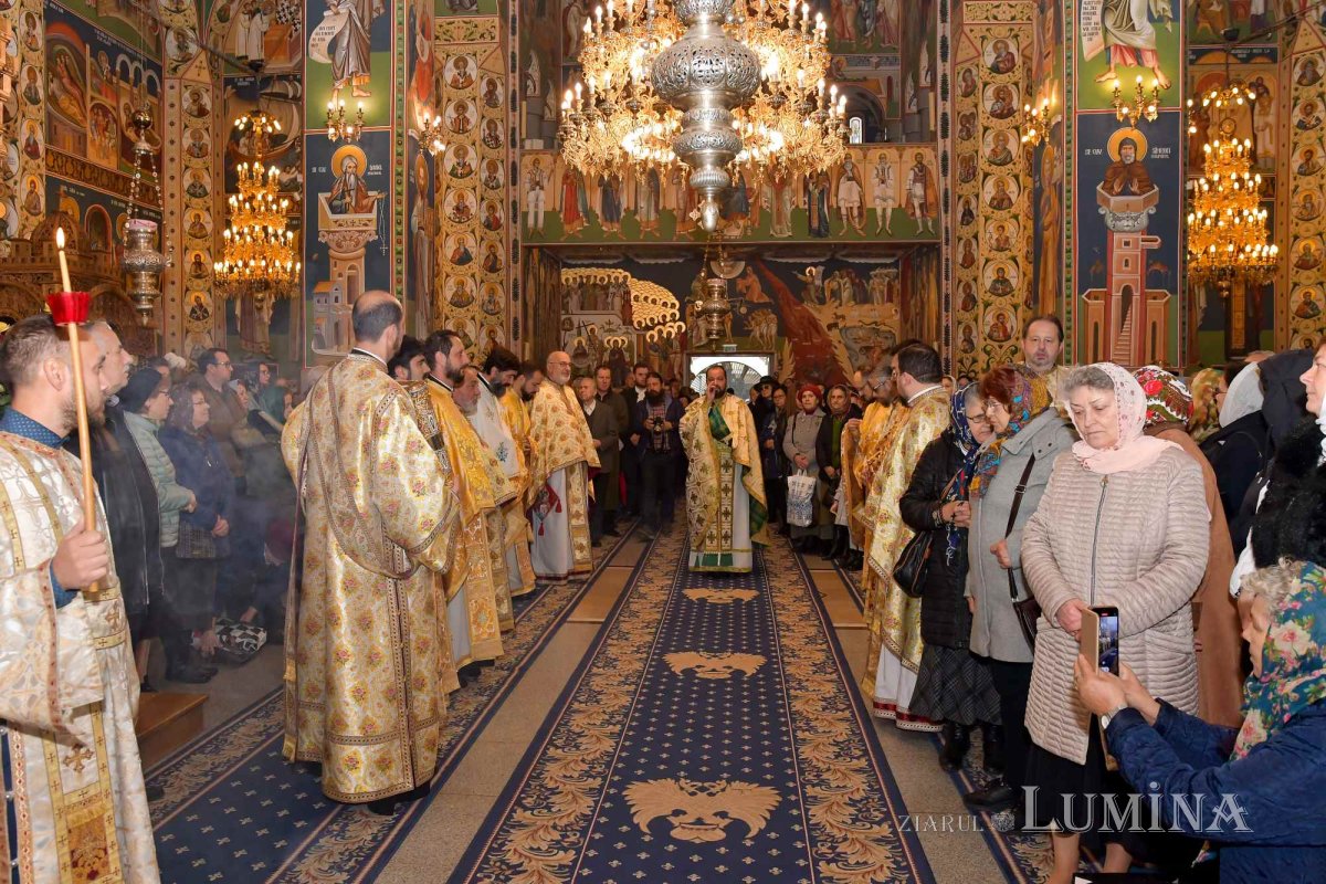 Înnoire și binecuvântare la hramul Parohiei „Șerban Vodă” din București 277145