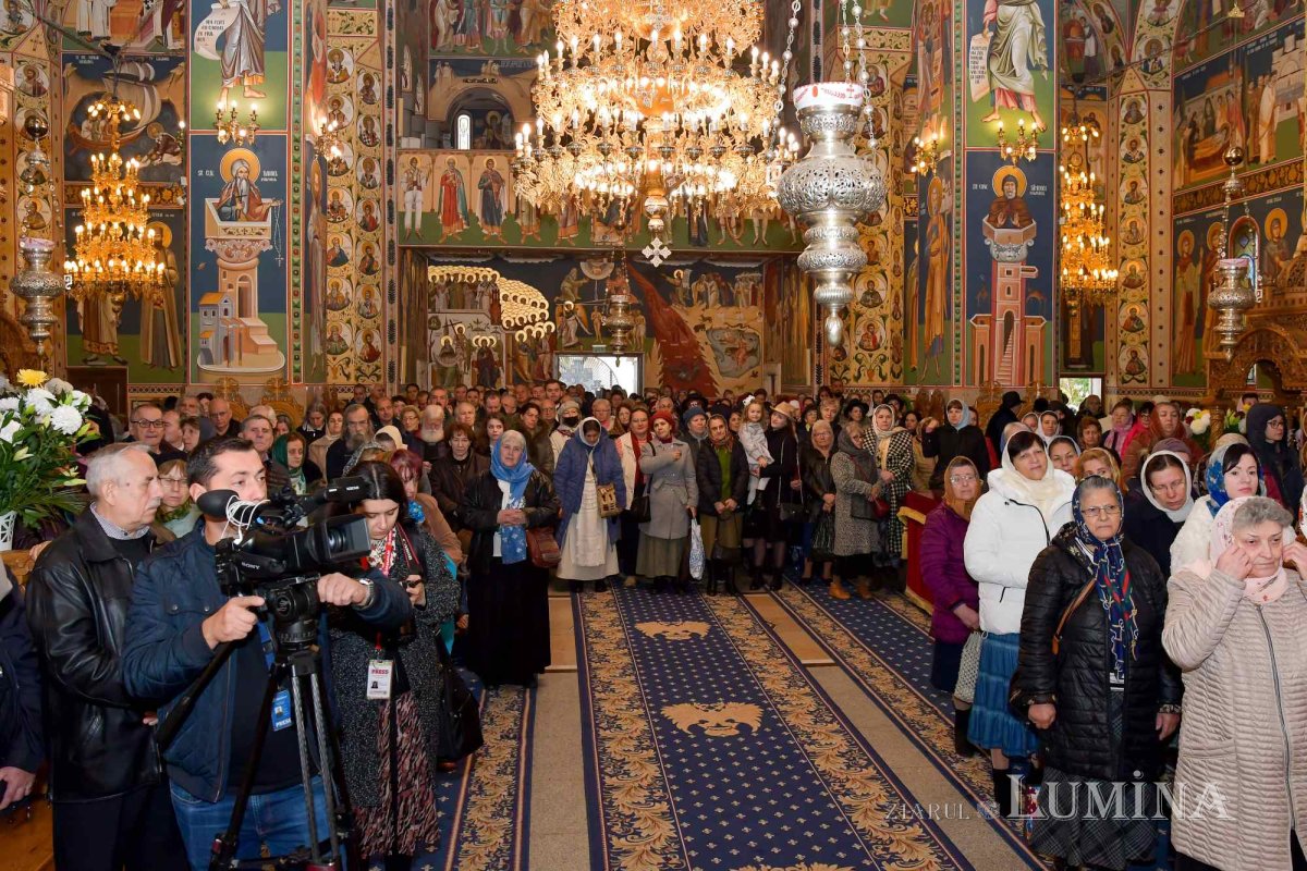 Înnoire și binecuvântare la hramul Parohiei „Șerban Vodă” din București 277151