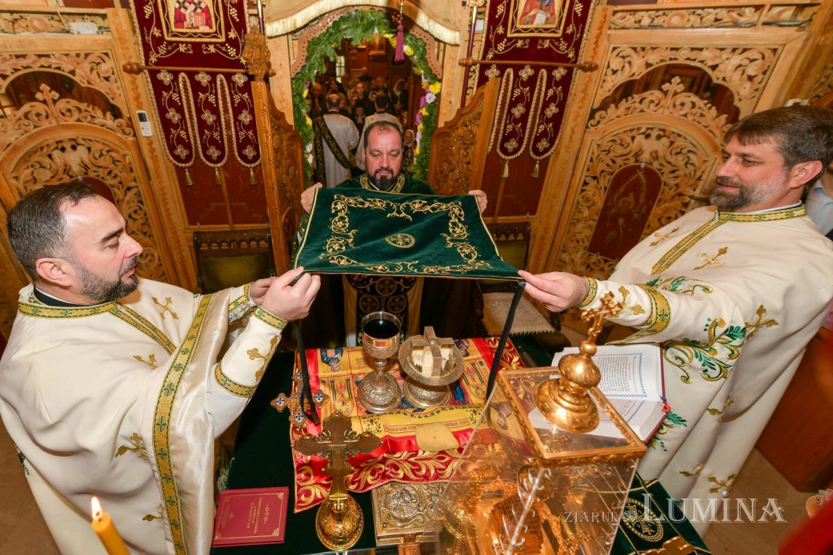 Cinstirea Sfântului Antonie de la Iezerul Vâlcii în biserica sa din Capitală 278026