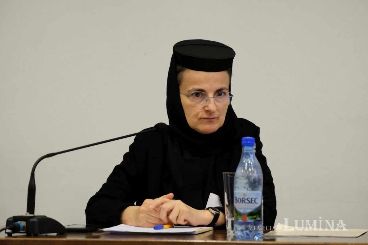 Expoziția „Icoana ortodoxă - lumina credinței” la Muzeul Satului din București 278135