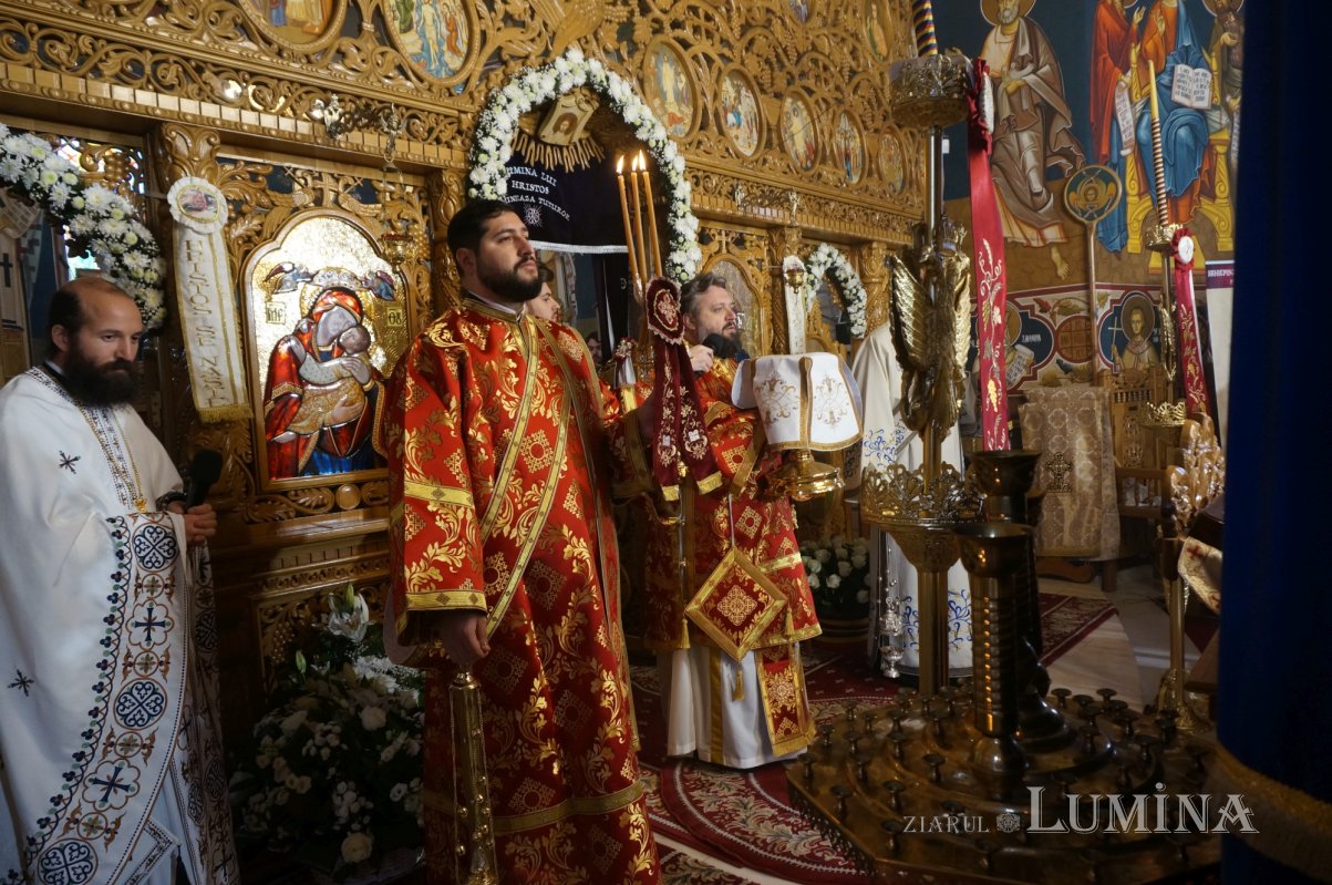 Liturghie arhierească la Parohia Mănăstirea Cașin II 278227