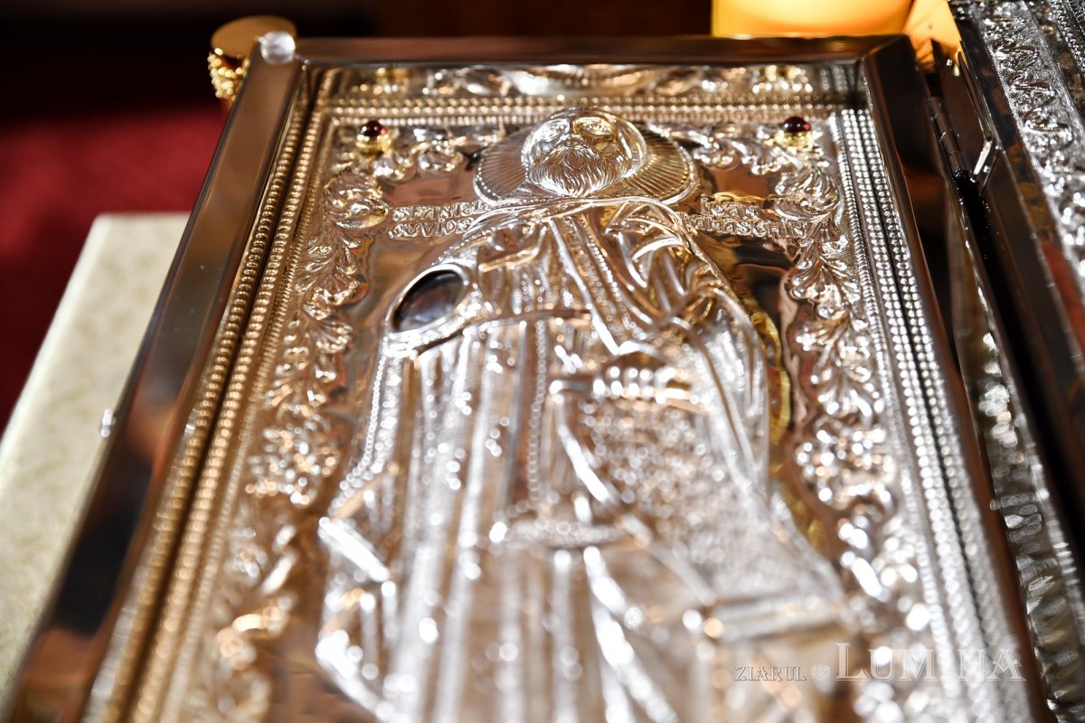 Patriarhul României a sfințit o raclă nouă pentru moaștele unui sfânt imnograf 278141