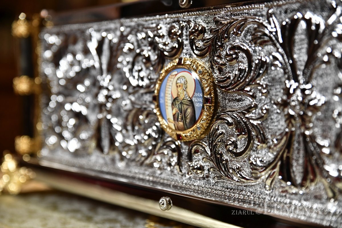 Patriarhul României a sfințit o raclă nouă pentru moaștele unui sfânt imnograf 278142