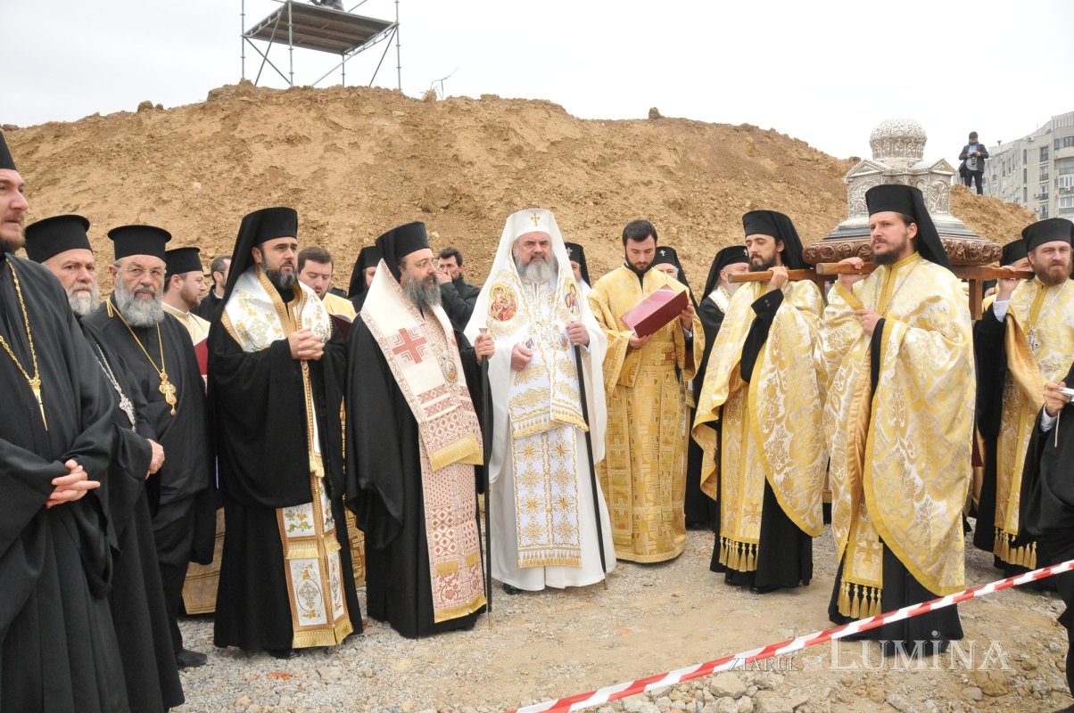 Sărbătoarea Sfântului Apostol Andrei, cel întâi chemat, Ocrotitorul României, este confirmarea credinţei apostolice a poporului român 279272