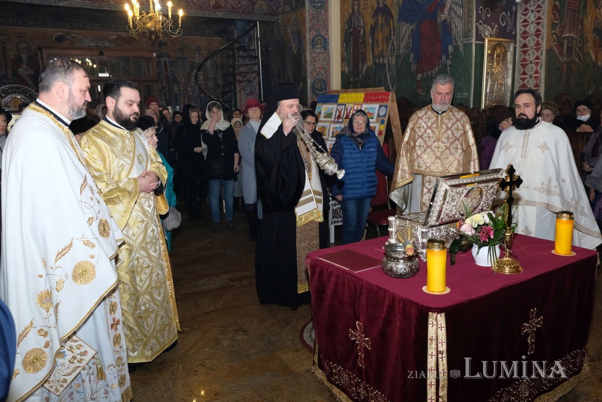 Moaștele Sfântului Pantelimon la Centrul de recuperare al Parohiei Mavrogheni 279252