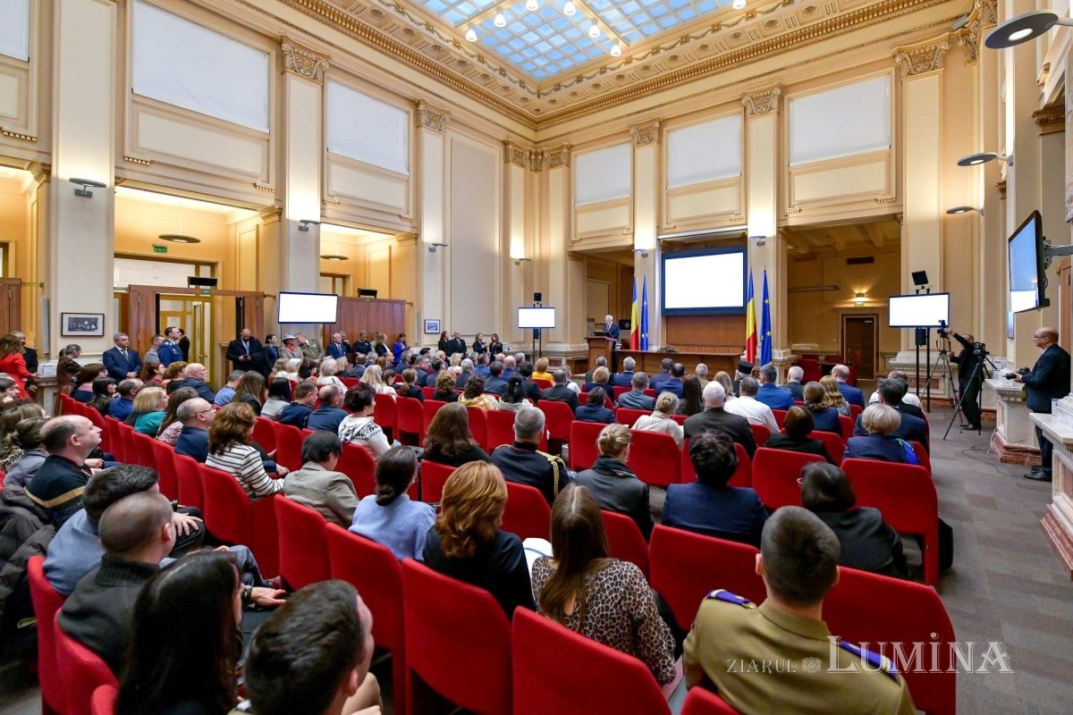 Emisiune numismatică dedicată centenarului Muzeului Militar Naţional 280011