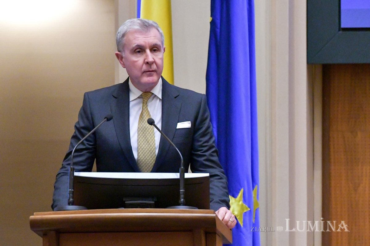 Emisiune numismatică dedicată centenarului Muzeului Militar Naţional 280020