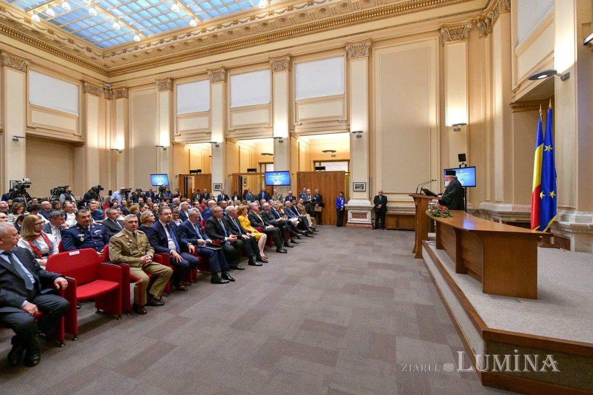 Emisiune numismatică dedicată centenarului Muzeului Militar Naţional 280028