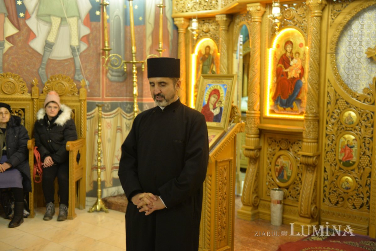 Nașterea Domnului vestită prin colind la Biserica Mărcuța 280244