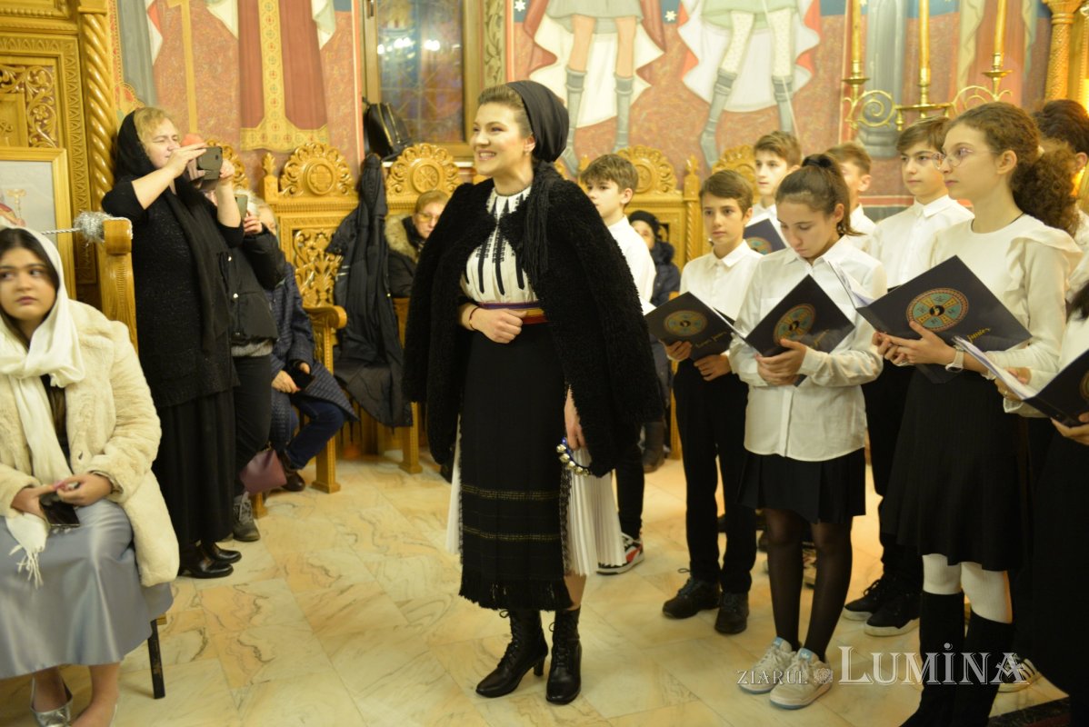 Nașterea Domnului vestită prin colind la Biserica Mărcuța 280252