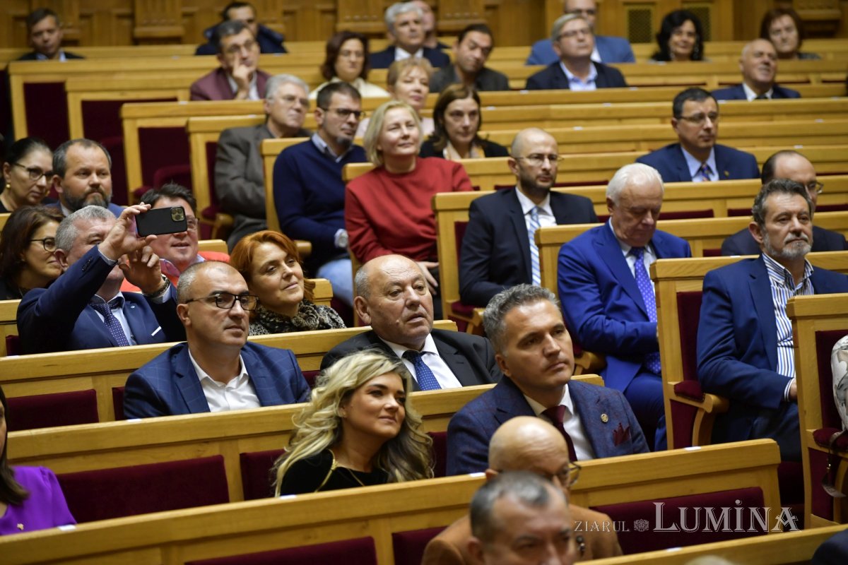 Reprezentanții notarilor publici din România în vizită la Palatul Patriarhiei 280978