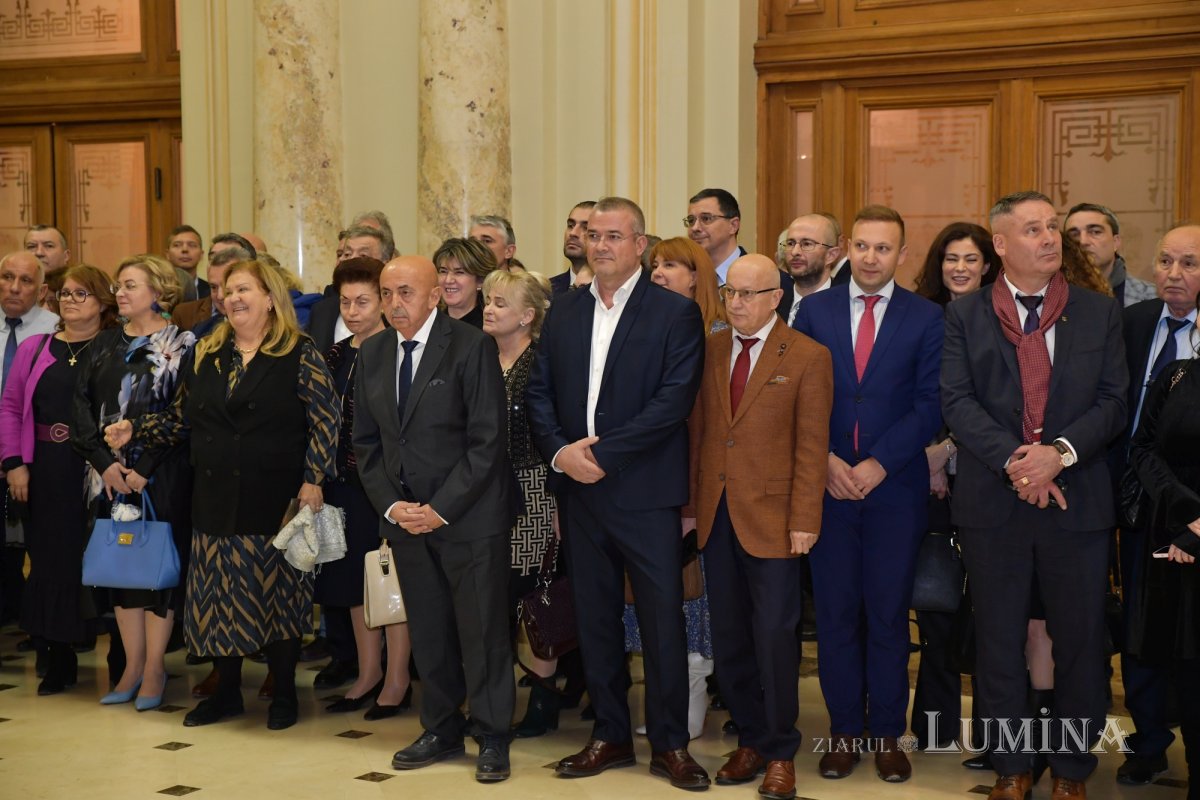 Reprezentanții notarilor publici din România în vizită la Palatul Patriarhiei 280983