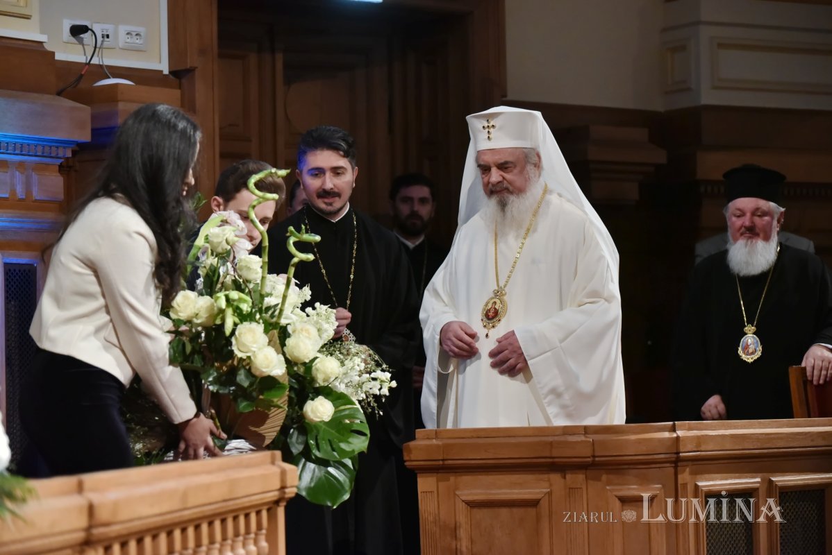 Concertul de colinde „Răsăritul cel de Sus” la Palatul Patriarhiei 281100