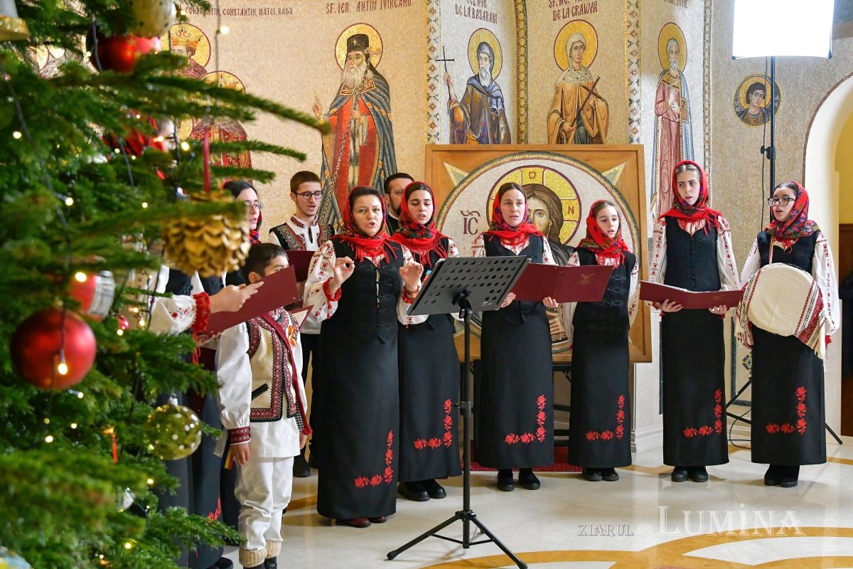 Noi cete de colindători primite de Patriarhul României 281495