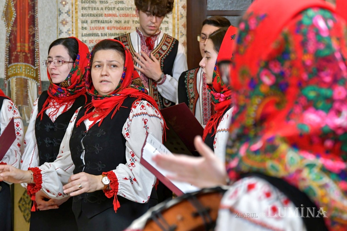 Noi cete de colindători primite de Patriarhul României 281500