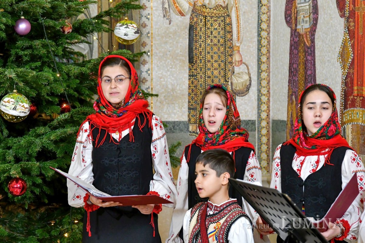 Noi cete de colindători primite de Patriarhul României 281501