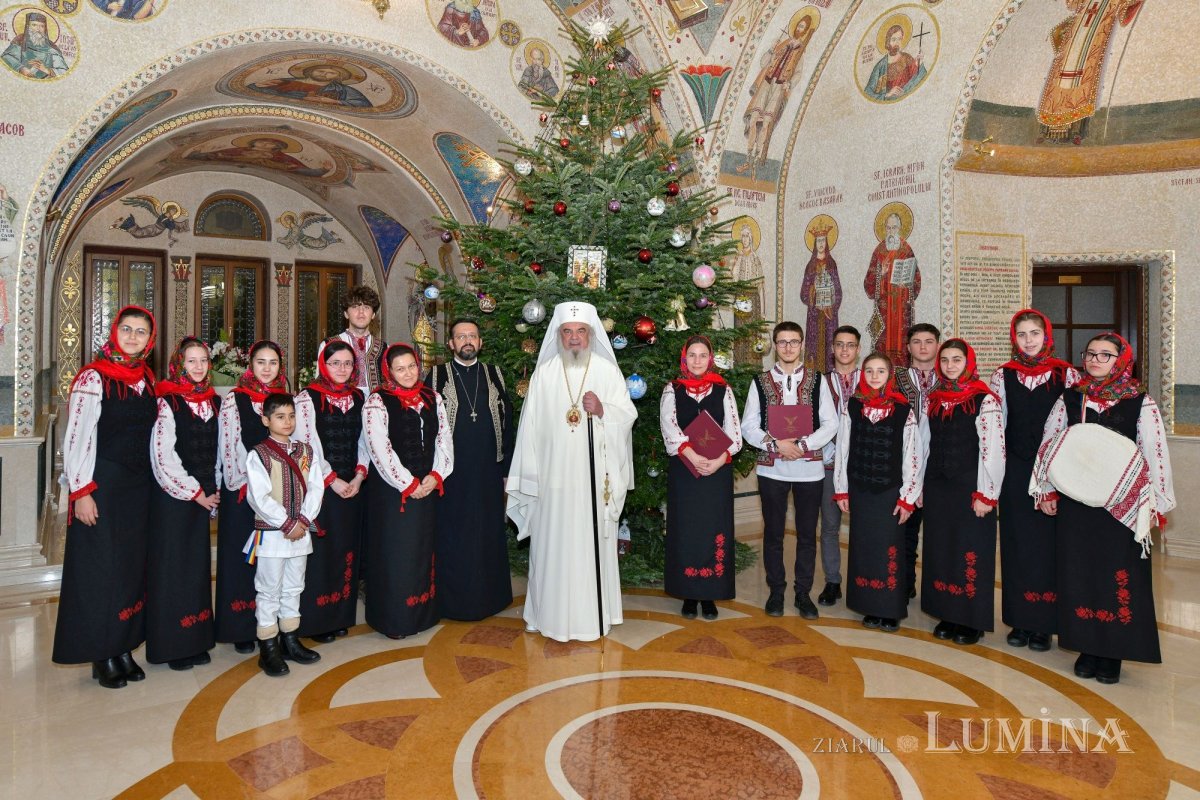 Noi cete de colindători primite de Patriarhul României 281502