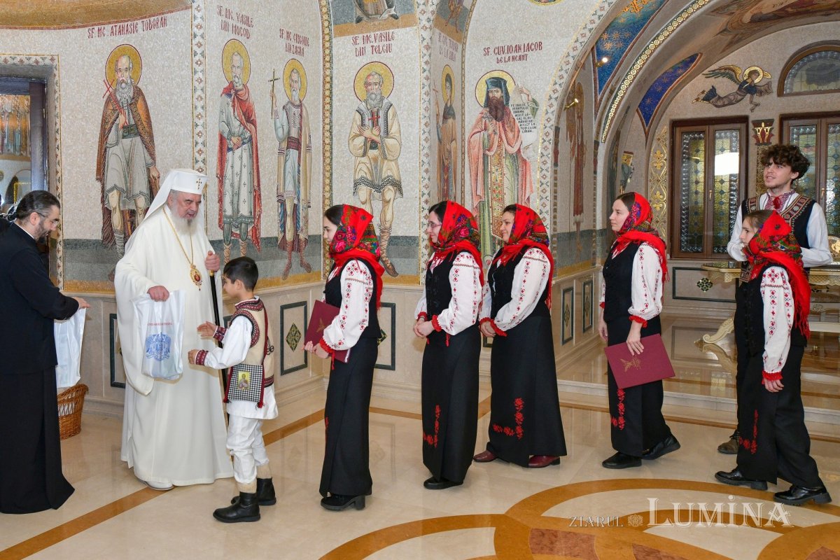 Noi cete de colindători primite de Patriarhul României 281503