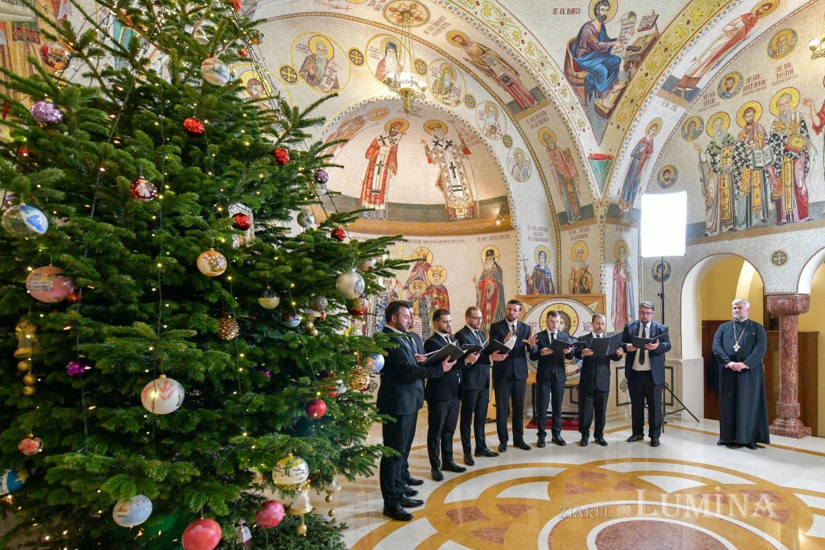Noi cete de colindători primite de Patriarhul României 281519
