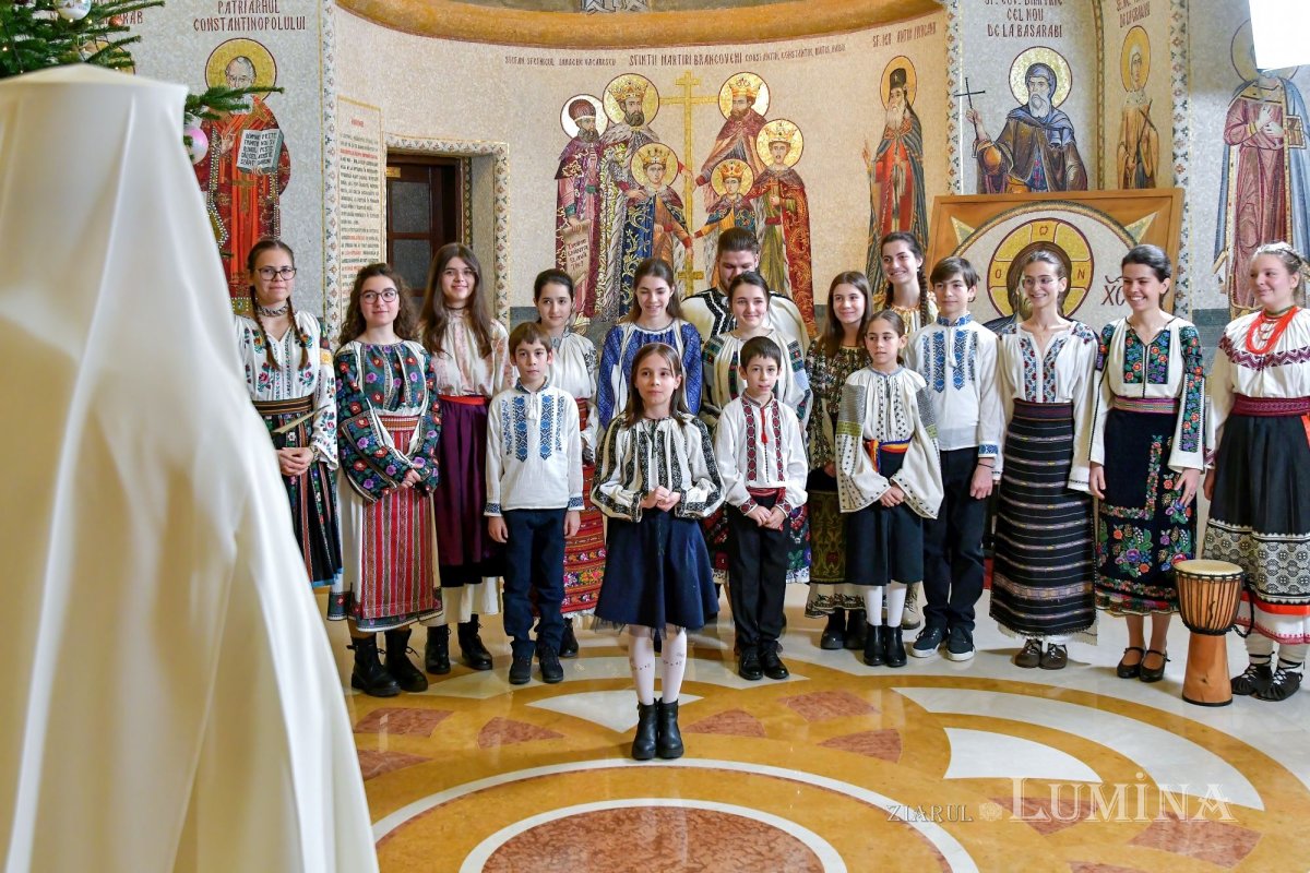 Noi cete de colindători primite de Patriarhul României 281531