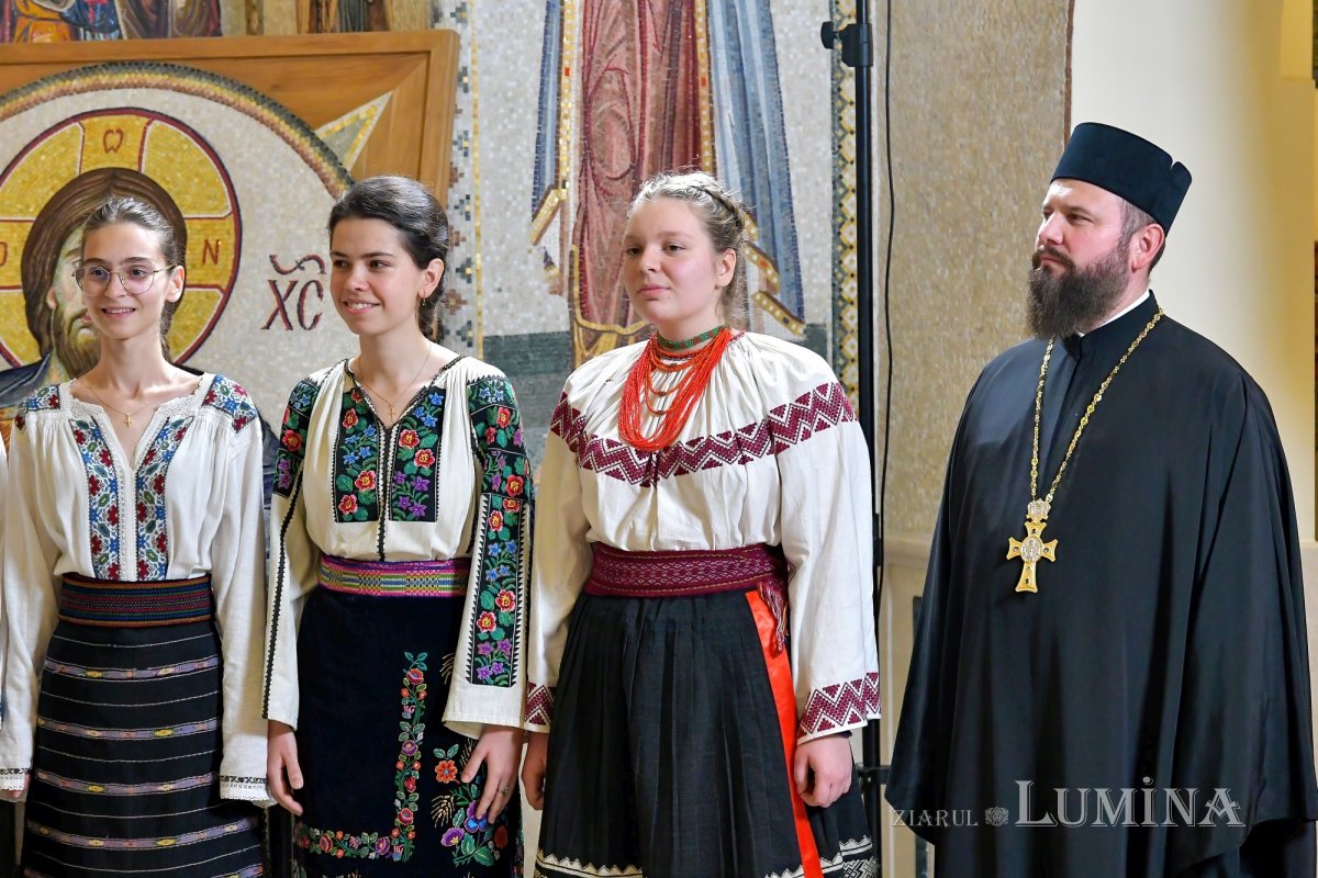 Noi cete de colindători primite de Patriarhul României 281534