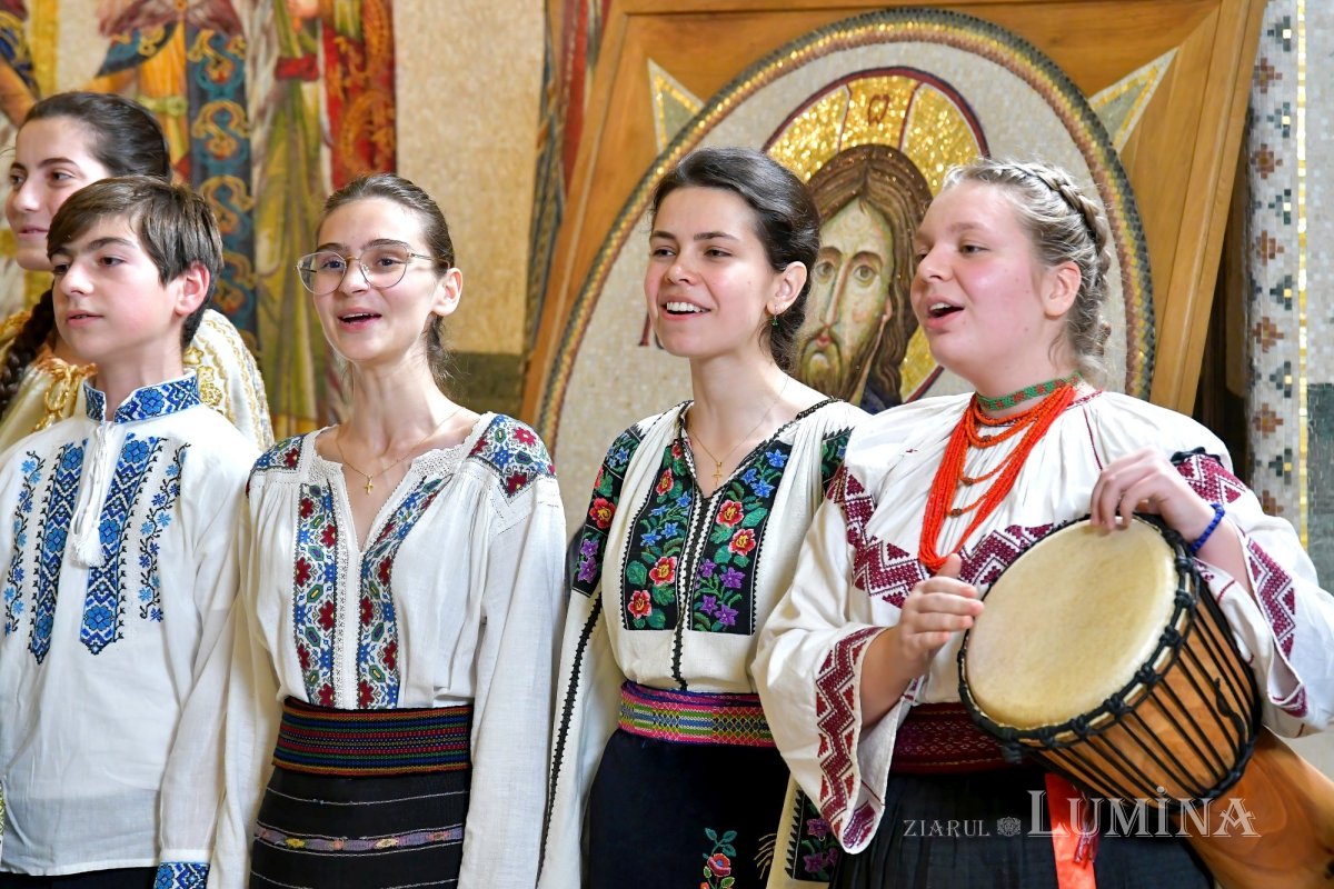 Noi cete de colindători primite de Patriarhul României 281539