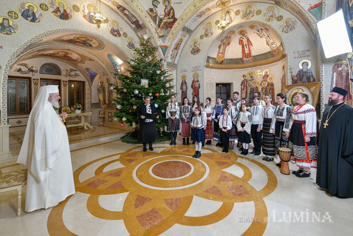 Noi cete de colindători primite de Patriarhul României 281540