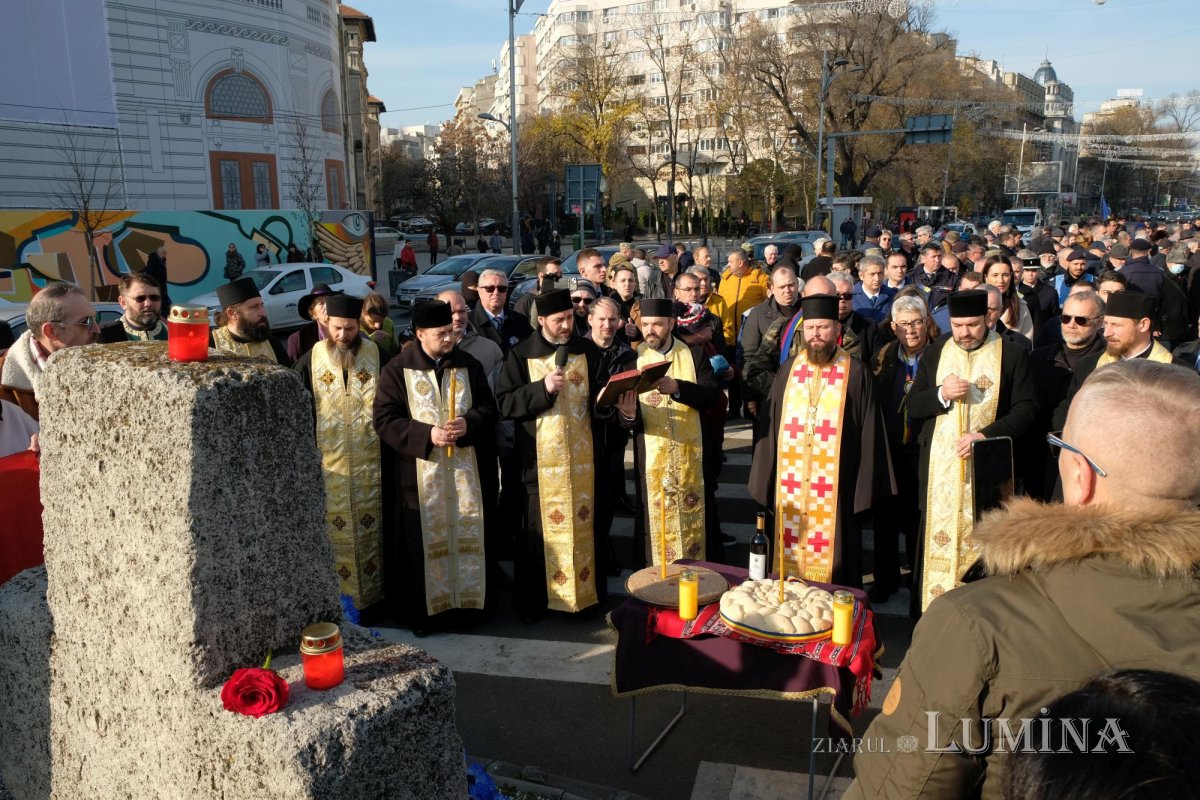 Popasuri de pomenire a eroilor Revoluției în Capitală 281935