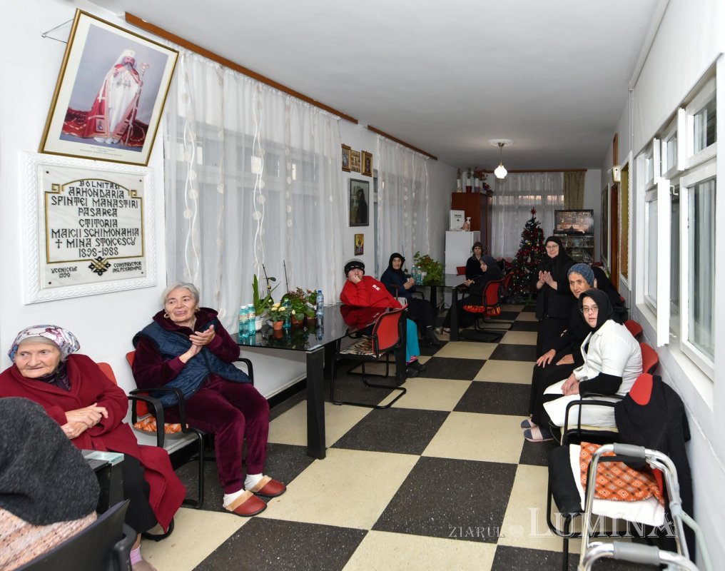 Daruri pentru bătrânii asistați la Mănăstirea Pasărea 282174